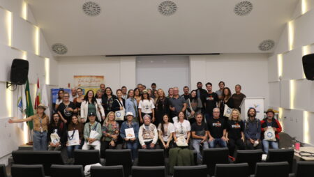 Workshop para debater a conservação da Mata Atlântica e o uso sustentável do butiá-da-praia é realizado no Porto de Imbituba