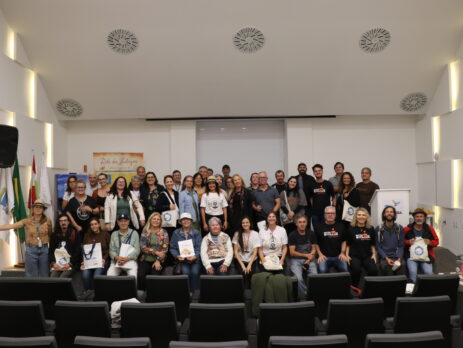 Workshop para debater a conservação da Mata Atlântica e o uso sustentável do butiá-da-praia é realizado no Porto de Imbituba
