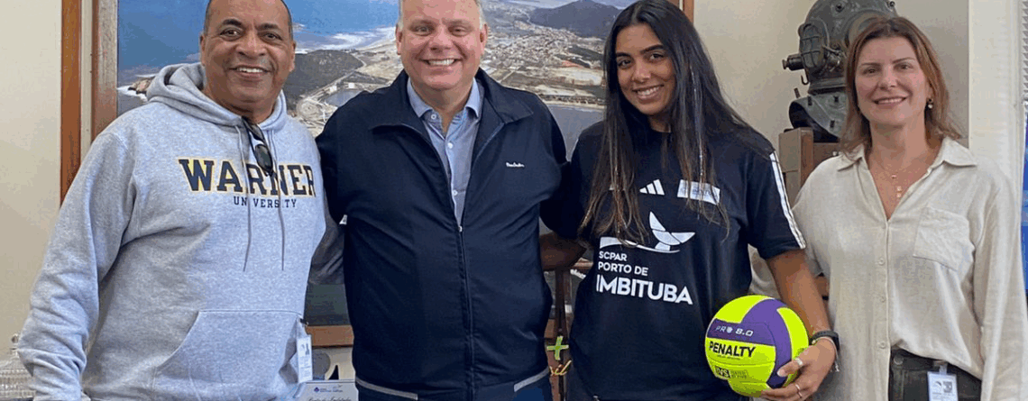 Porto de Imbituba recebe visita de atleta imbitubense que teve apoio do programa Pró-Esporte para a carreira internacional