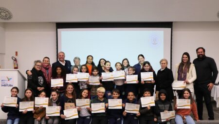 Porto de Imbituba celebra formatura do Curso de Artesanato com Folhas dos Butiazeiros