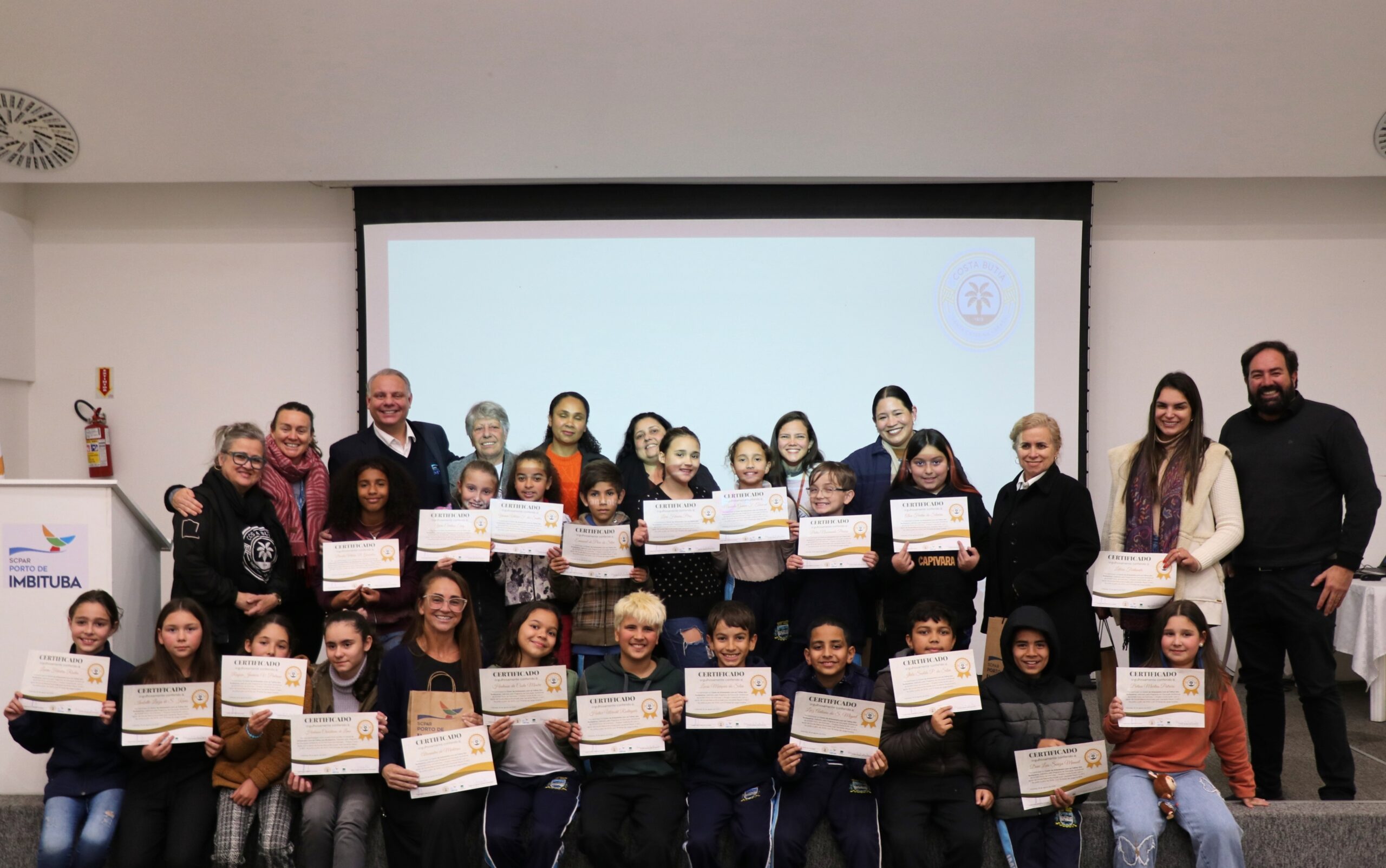 Porto de Imbituba celebra formatura do Curso de Artesanato com Folhas dos Butiazeiros