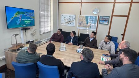 Porto de imbituba recebe visita de líder chinesa em maquinário pesado