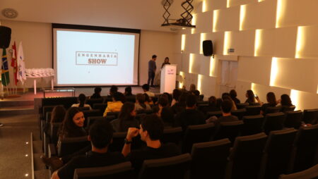 Alunos de Engenharia da UFSC realizam visita técnica ao Porto de Imbituba