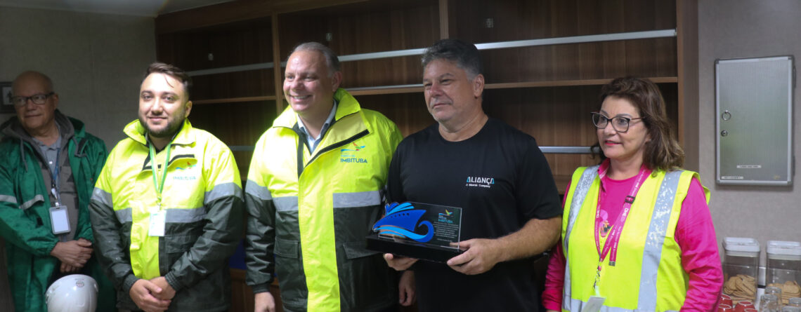 Porto de Imbituba registra 100ª atracação do porta-contêineres Bartolomeu Dias