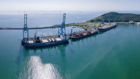Porto de Imbituba tem o melhor mês do ano em outubro e supera 6,17 milhões de toneladas em 2025
