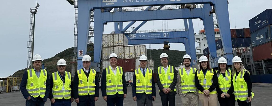 Porto de Imbituba recebe comitiva da FIESC