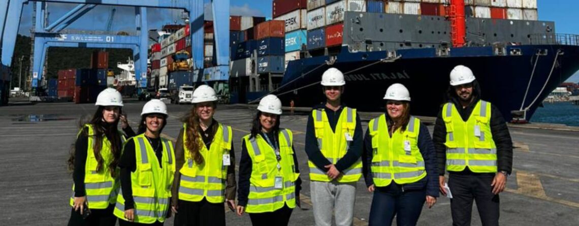 Programa Dual aproxima acadêmicos de Direito da Unisul da prática jurídica no Porto de Imbituba